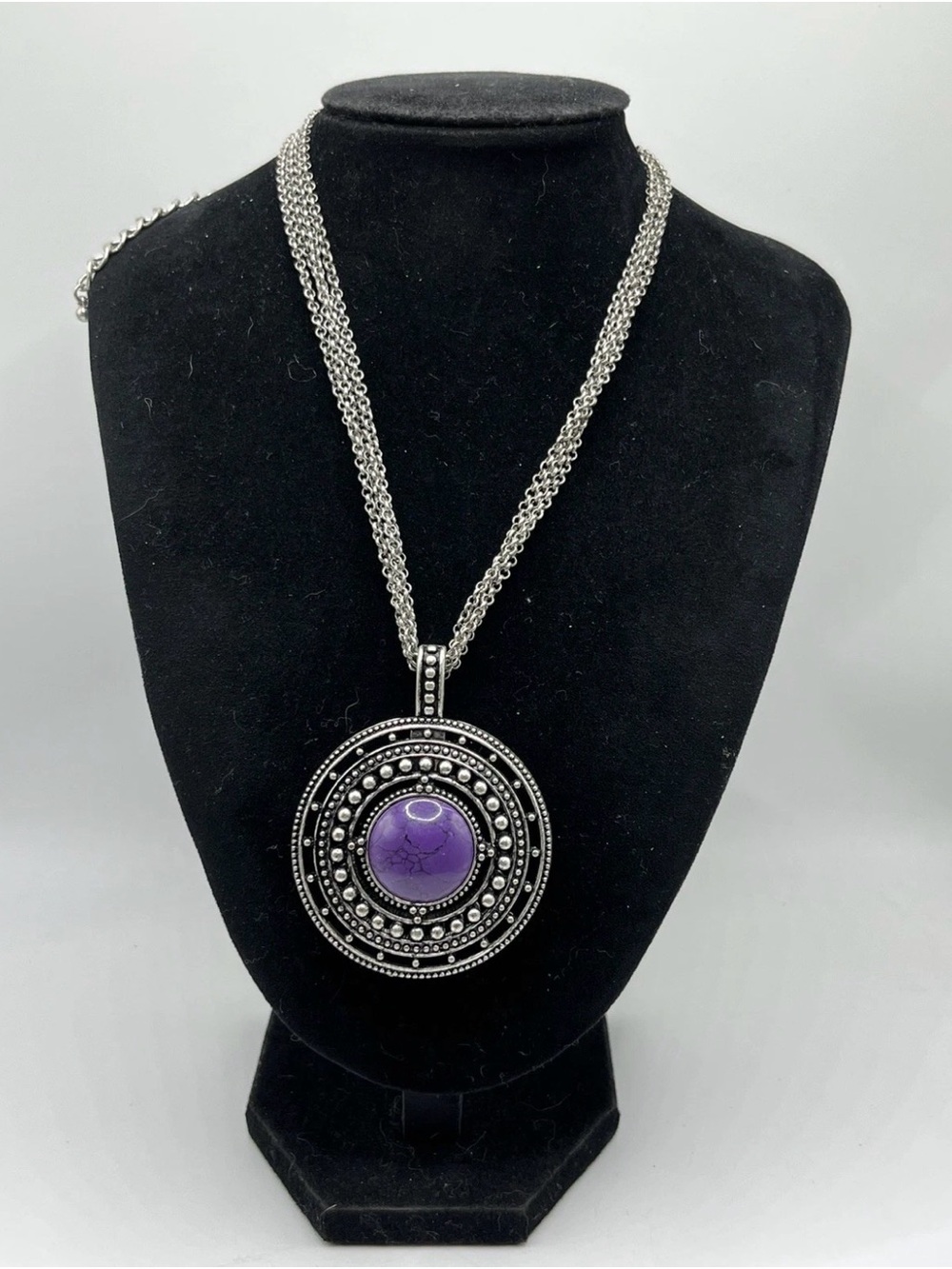 Premier Designs Magnetic Purple Stone Round Pendant Necklace Signed